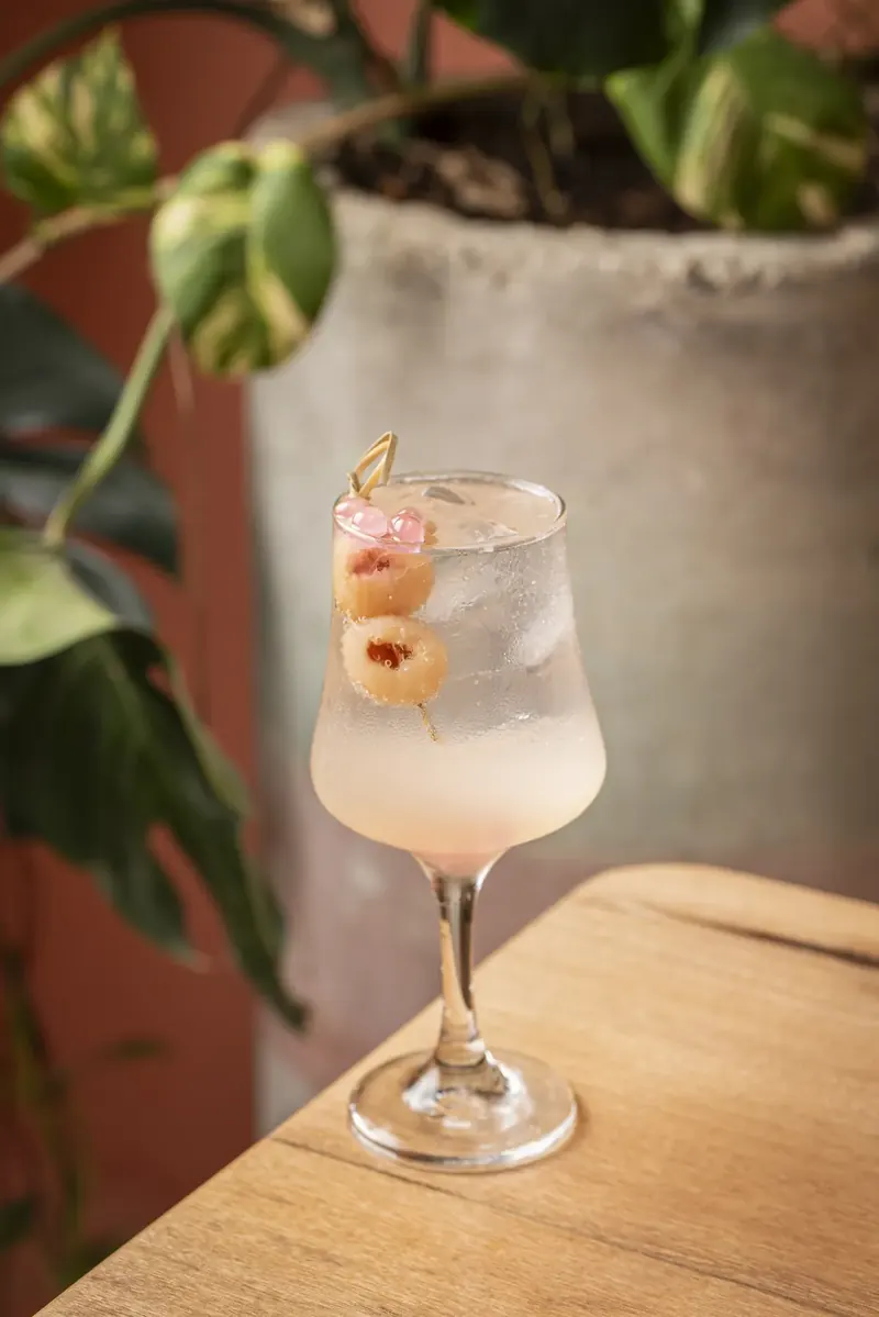 Soda de lichis con hielo